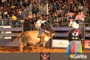 Abertura do Dourados Rodeio Festival foi um sucesso. Confira os Clicks