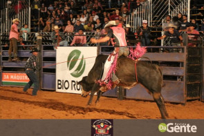 Abertura do Dourados Rodeio Festival foi um sucesso. Confira os Clicks