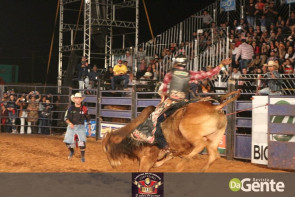 Abertura do Dourados Rodeio Festival foi um sucesso. Confira os Clicks