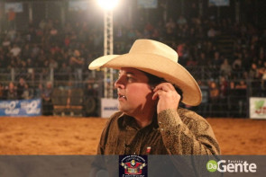 Abertura do Dourados Rodeio Festival foi um sucesso. Confira os Clicks