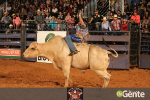 Abertura do Dourados Rodeio Festival foi um sucesso. Confira os Clicks