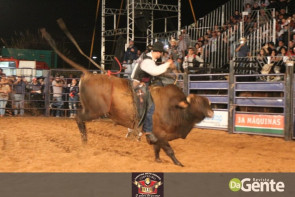 Abertura do Dourados Rodeio Festival foi um sucesso. Confira os Clicks