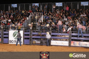 Abertura do Dourados Rodeio Festival foi um sucesso. Confira os Clicks