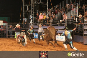 Abertura do Dourados Rodeio Festival foi um sucesso. Confira os Clicks