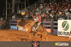 Abertura do Dourados Rodeio Festival foi um sucesso. Confira os Clicks