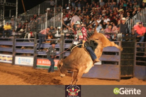 Abertura do Dourados Rodeio Festival foi um sucesso. Confira os Clicks