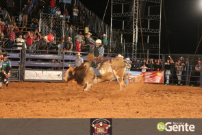 Abertura do Dourados Rodeio Festival foi um sucesso. Confira os Clicks
