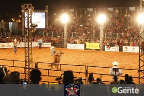 Abertura do Dourados Rodeio Festival foi um sucesso. Confira os Clicks