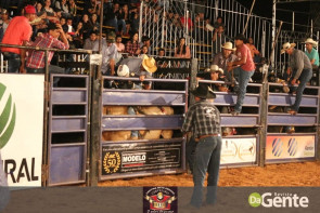 Abertura do Dourados Rodeio Festival foi um sucesso. Confira os Clicks