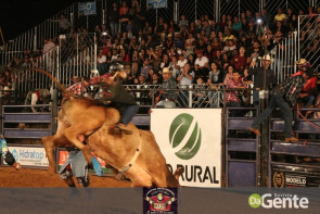 Abertura do Dourados Rodeio Festival foi um sucesso. Confira os Clicks