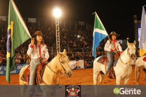 Abertura do Dourados Rodeio Festival foi um sucesso. Confira os Clicks