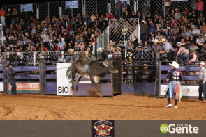 Abertura do Dourados Rodeio Festival foi um sucesso. Confira os Clicks
