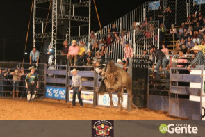 Abertura do Dourados Rodeio Festival foi um sucesso. Confira os Clicks