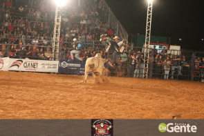 Abertura do Dourados Rodeio Festival foi um sucesso. Confira os Clicks