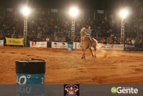 Veja os clicks da segunda noite do Dourados Rodeio Festival