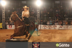 Veja os clicks da segunda noite do Dourados Rodeio Festival