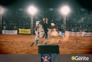 Veja os clicks da segunda noite do Dourados Rodeio Festival