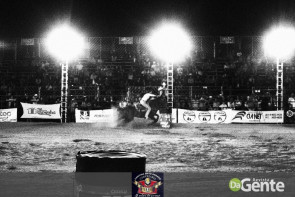 Veja os clicks da segunda noite do Dourados Rodeio Festival