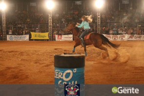 Veja os clicks da segunda noite do Dourados Rodeio Festival