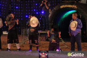 Veja os clicks da segunda noite do Dourados Rodeio Festival