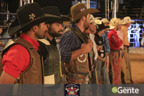 Veja os clicks da segunda noite do Dourados Rodeio Festival