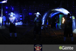 Veja os clicks da segunda noite do Dourados Rodeio Festival