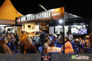 Veja os clicks da segunda noite do Dourados Rodeio Festival