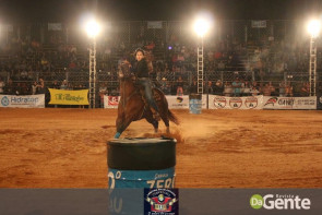 Veja os clicks da segunda noite do Dourados Rodeio Festival