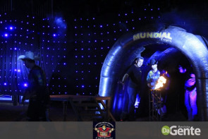 Veja os clicks da segunda noite do Dourados Rodeio Festival