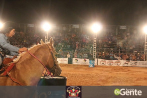 Veja os clicks da segunda noite do Dourados Rodeio Festival
