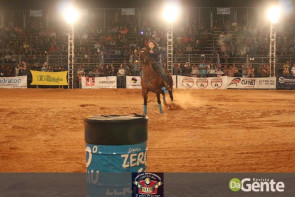 Veja os clicks da segunda noite do Dourados Rodeio Festival