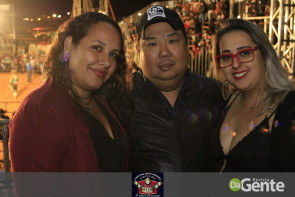 Veja os clicks da terceira noite do Dourados Rodeio Festival