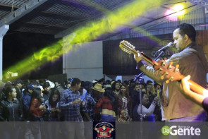 Veja os clicks da terceira noite do Dourados Rodeio Festival