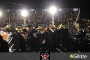 Veja os clicks da terceira noite do Dourados Rodeio Festival