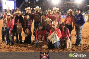Veja os clicks da terceira noite do Dourados Rodeio Festival