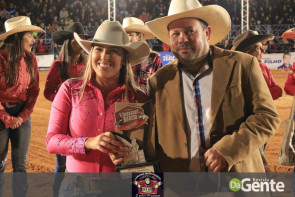 Veja os clicks da terceira noite do Dourados Rodeio Festival