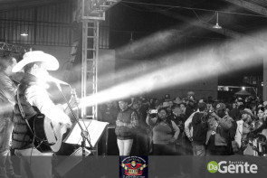 Veja os clicks da terceira noite do Dourados Rodeio Festival