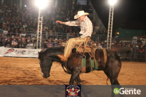 Veja os clicks da terceira noite do Dourados Rodeio Festival