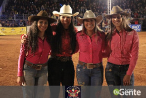 Veja os clicks da terceira noite do Dourados Rodeio Festival