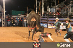 Veja os clicks da terceira noite do Dourados Rodeio Festival