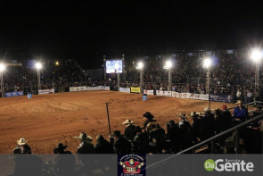 Veja os clicks da terceira noite do Dourados Rodeio Festival