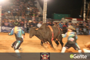 Veja os clicks da terceira noite do Dourados Rodeio Festival