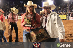 Veja os clicks da terceira noite do Dourados Rodeio Festival