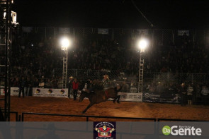 Veja os clicks da terceira noite do Dourados Rodeio Festival