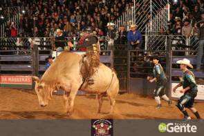 Veja os clicks da terceira noite do Dourados Rodeio Festival