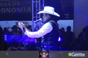 Veja os clicks da terceira noite do Dourados Rodeio Festival