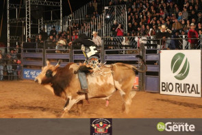 Veja os clicks da terceira noite do Dourados Rodeio Festival