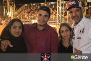 Veja os clicks da terceira noite do Dourados Rodeio Festival