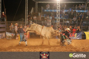 Veja os clicks da última  noite do Dourados Rodeio Festival