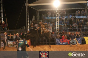 Veja os clicks da última  noite do Dourados Rodeio Festival